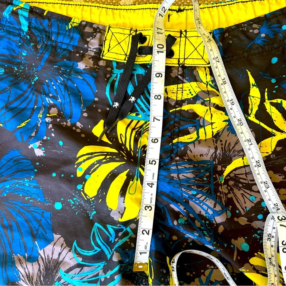 Boys Swims Trunks - Size XL (16/18)